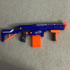 Nerf gun retaliatory, no bullets come with.